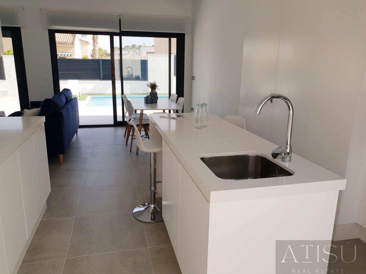 Venta de villa en Pilar de la horadada