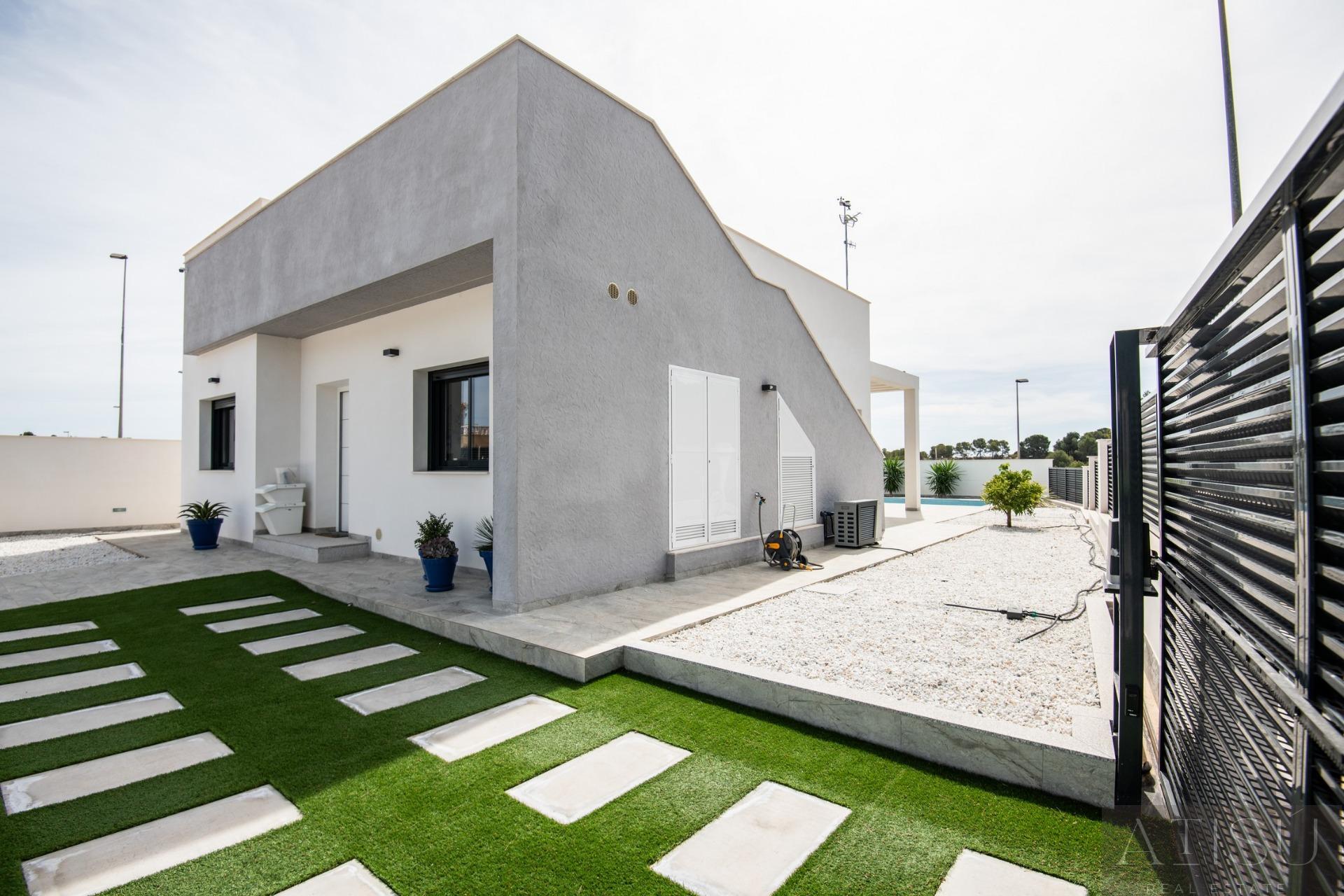 Venta de villa en Pilar de la horadada