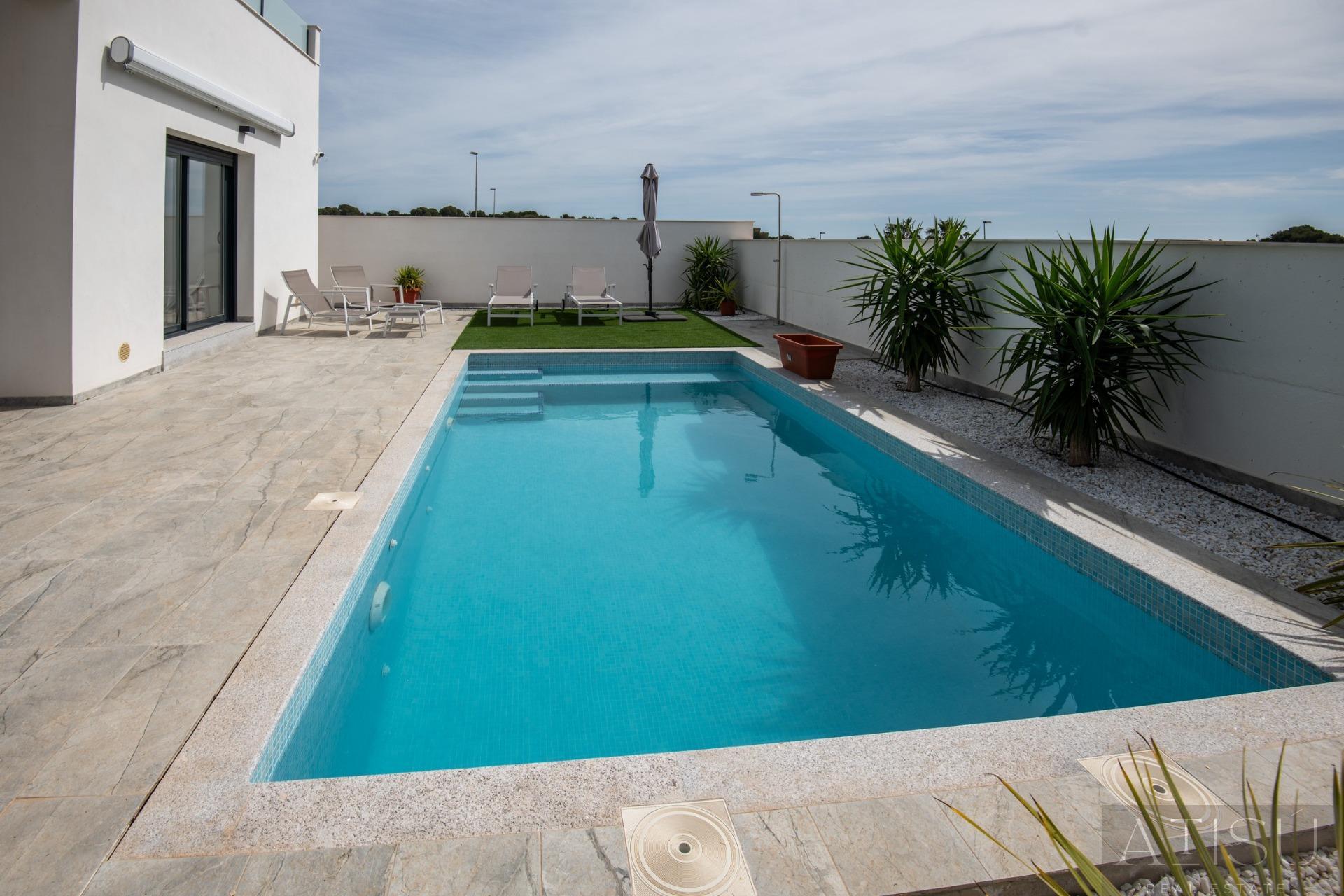 Venta de villa en Pilar de la horadada