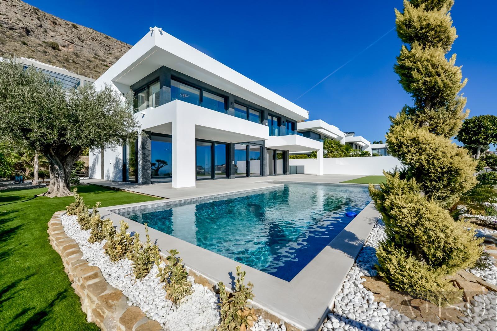 For sale of villa in Finestrat