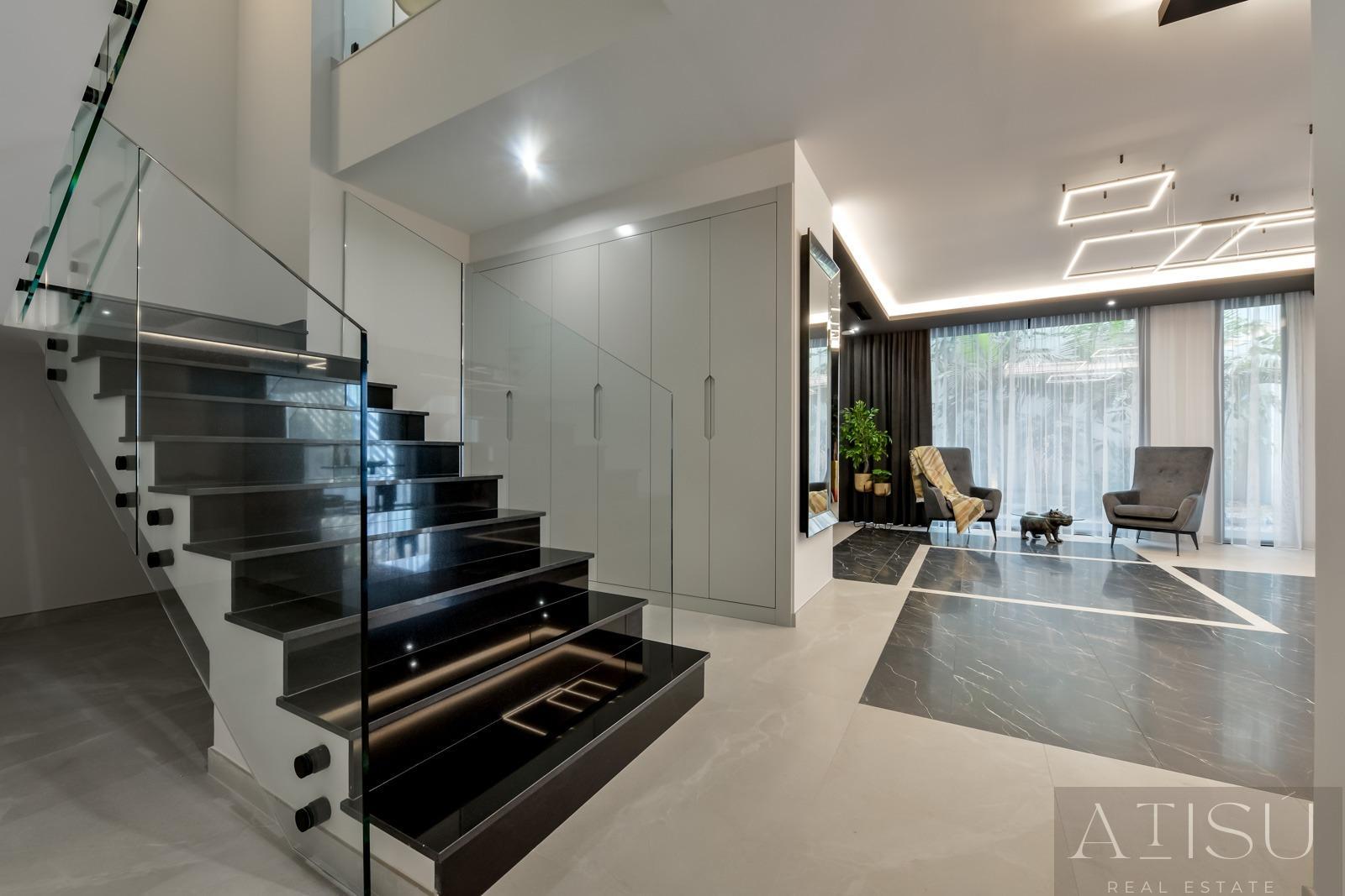 For sale of villa in Finestrat