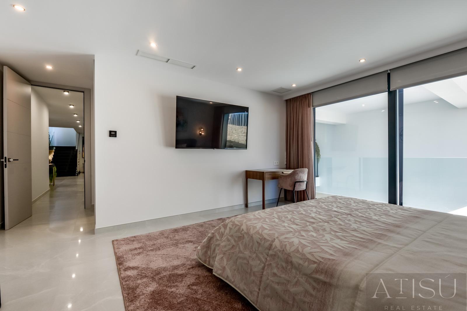 For sale of villa in Finestrat