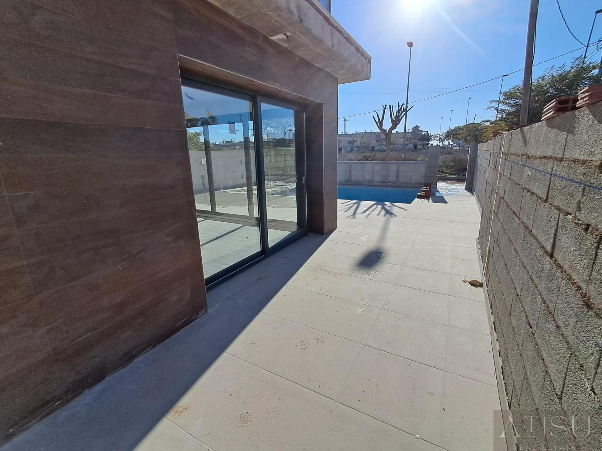 For sale of villa in Pilar de la horadada