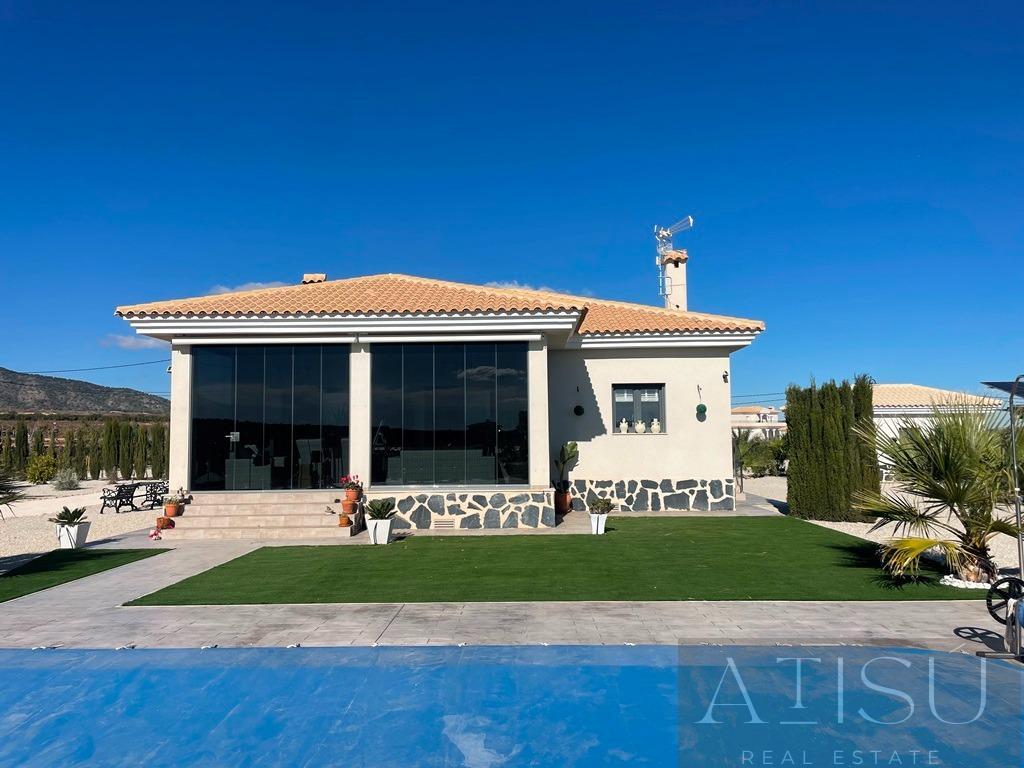 For sale of villa in Pinoso