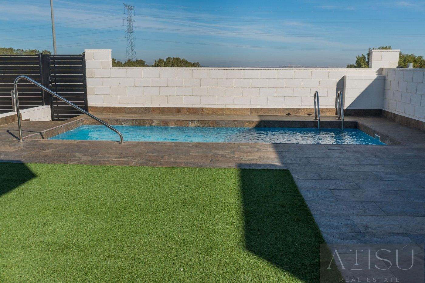 For sale of villa in Orihuela costa
