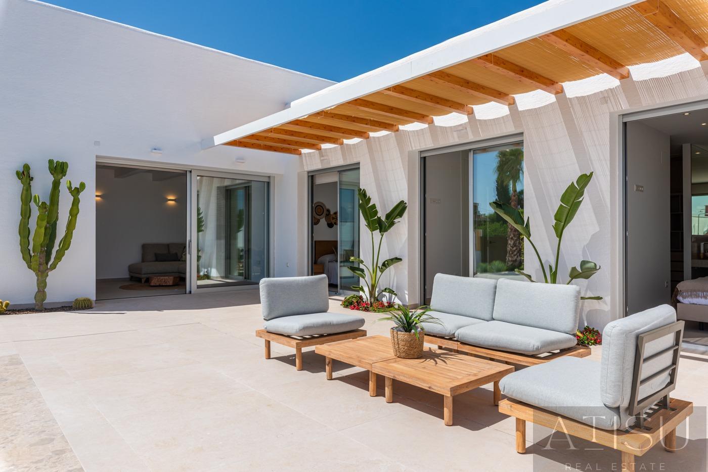 For sale of villa in Benijofar