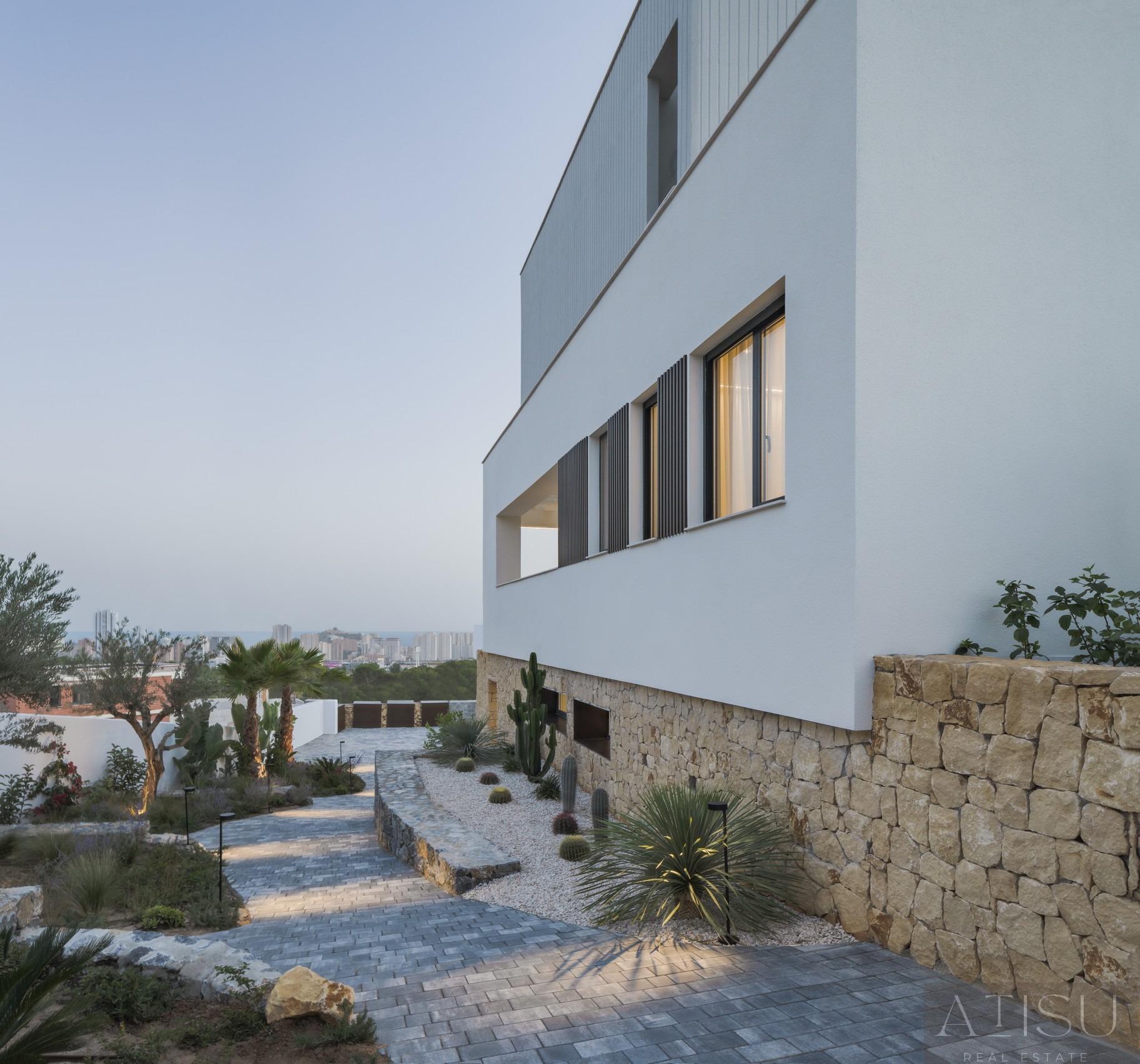 For sale of villa in Finestrat