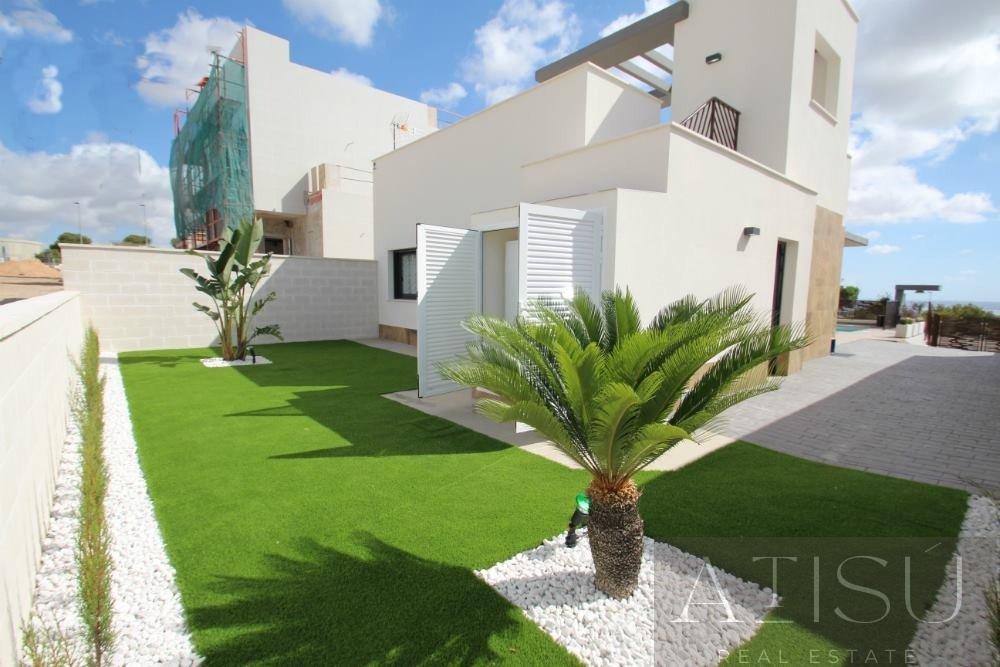 Venta de villa en San miguel de salinas