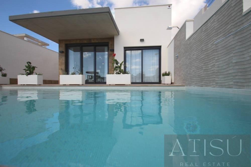 Venta de villa en San miguel de salinas