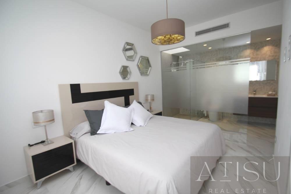 Venta de villa en San miguel de salinas