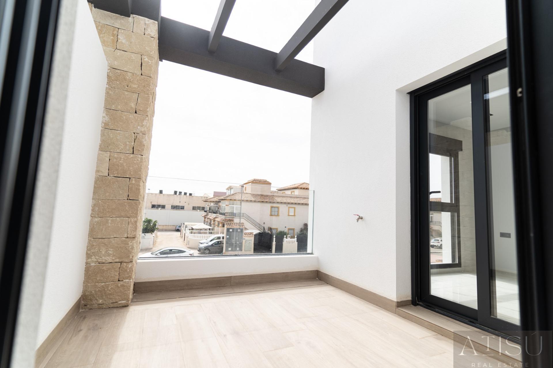 For sale of villa in Pilar de la horadada