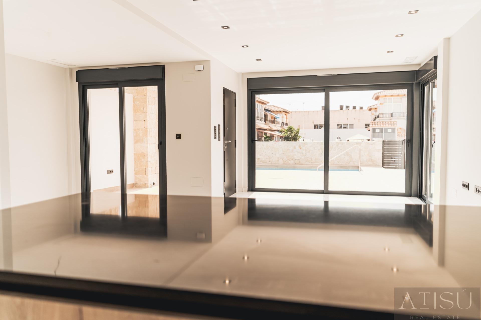 For sale of villa in Pilar de la horadada