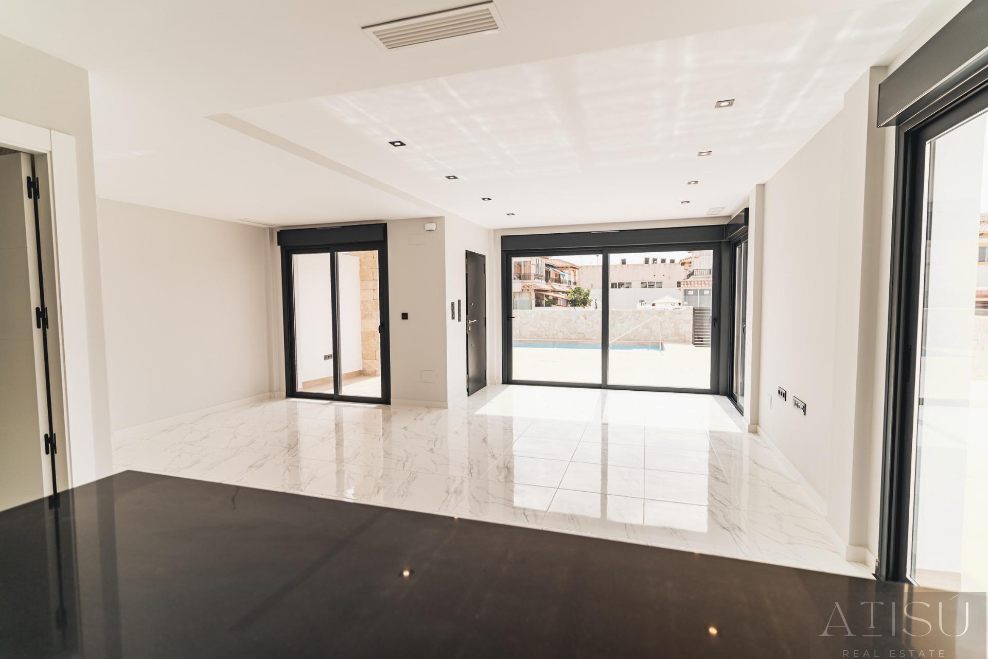 For sale of villa in Pilar de la horadada