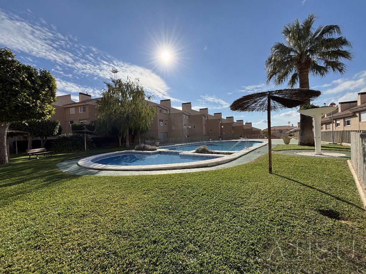For rent of bungalow in Alicante