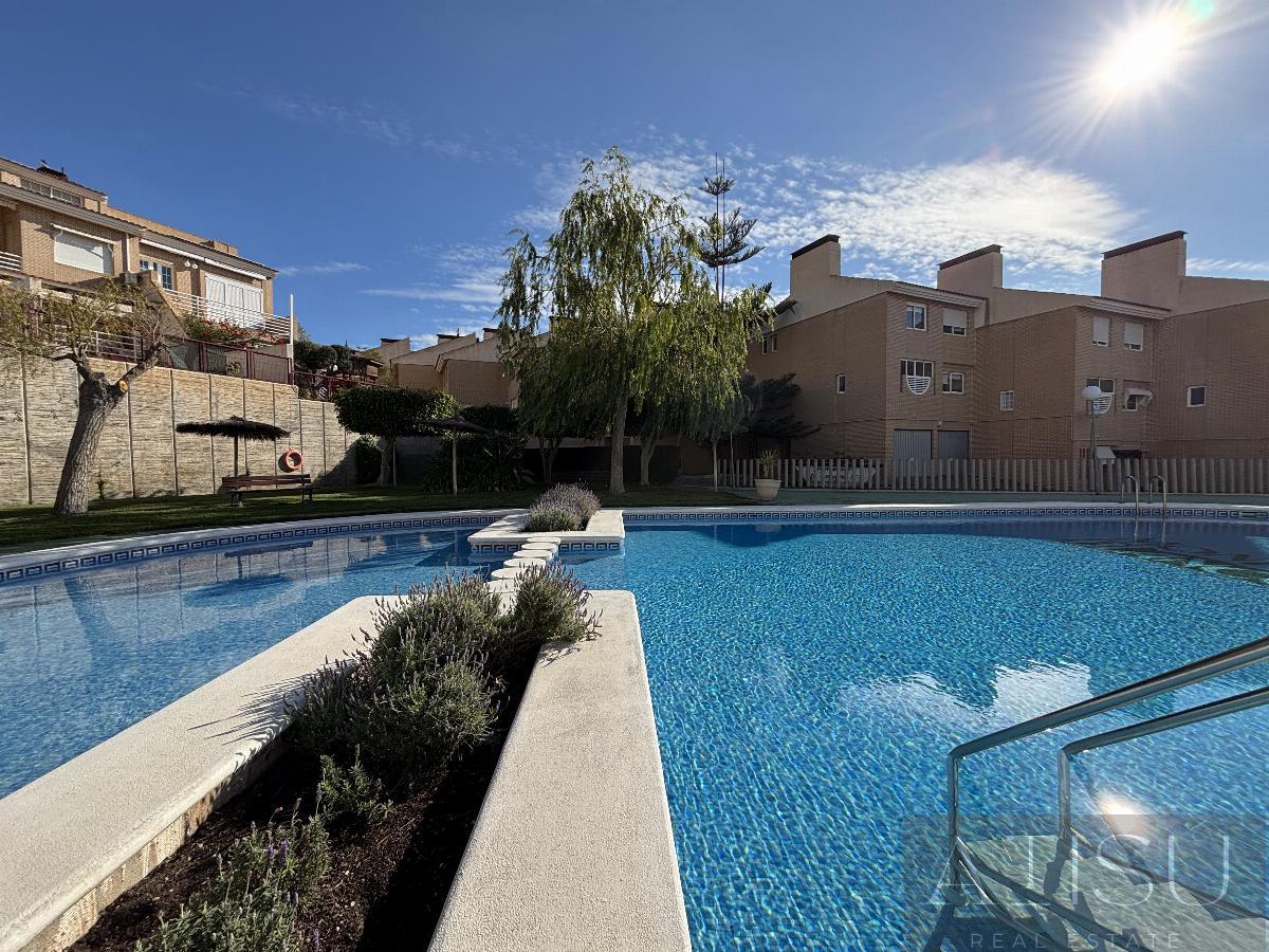 For rent of bungalow in Alicante