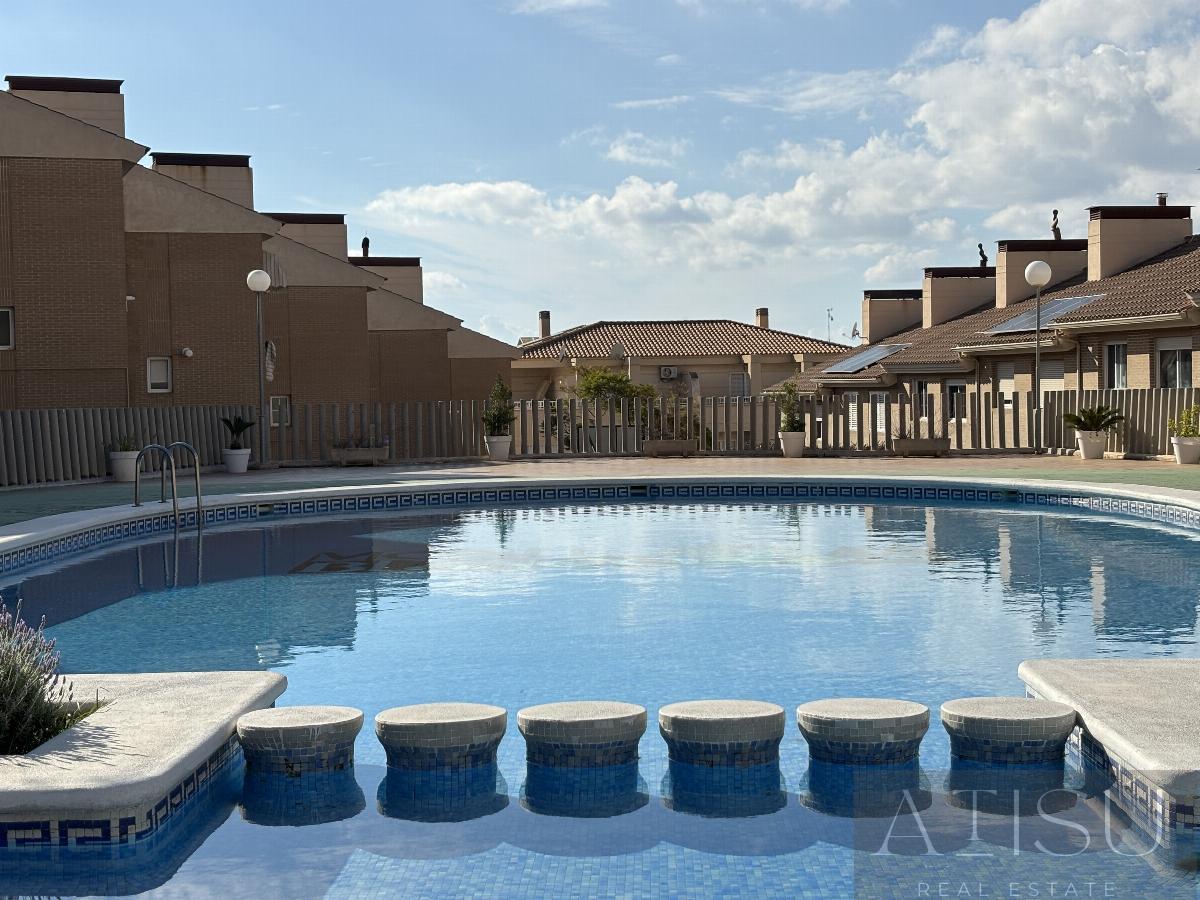 For rent of bungalow in Alicante