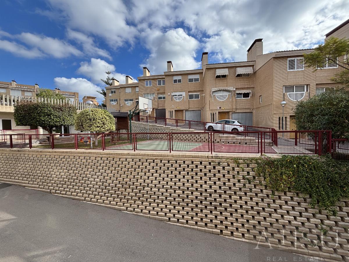 For rent of bungalow in Alicante