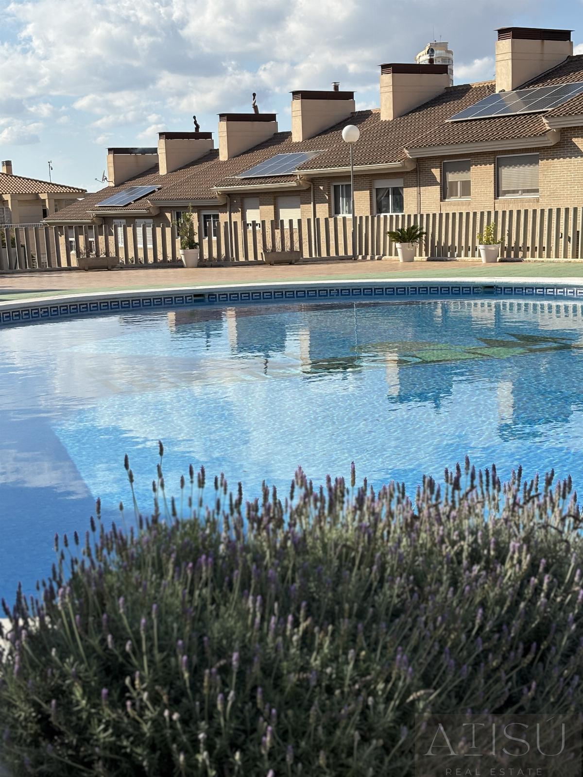 For rent of bungalow in Alicante
