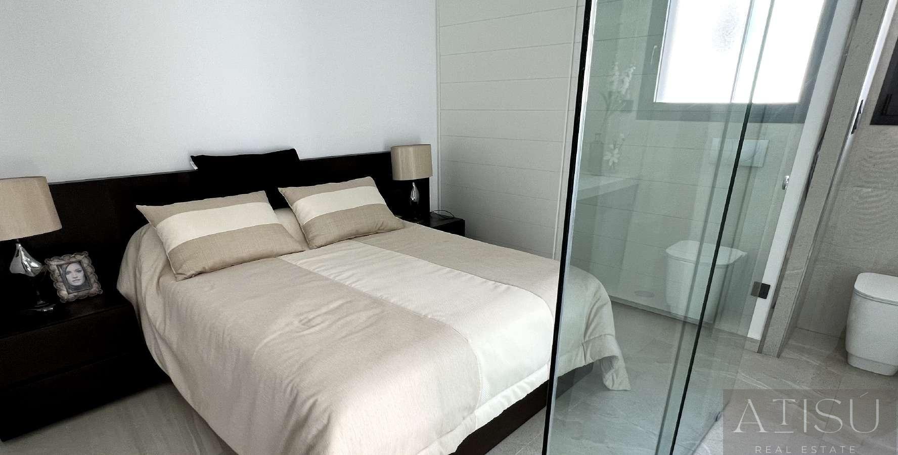 For sale of villa in Rojales