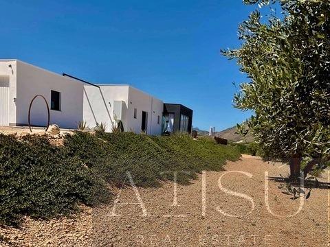 For sale of villa in Hondón de las nieves