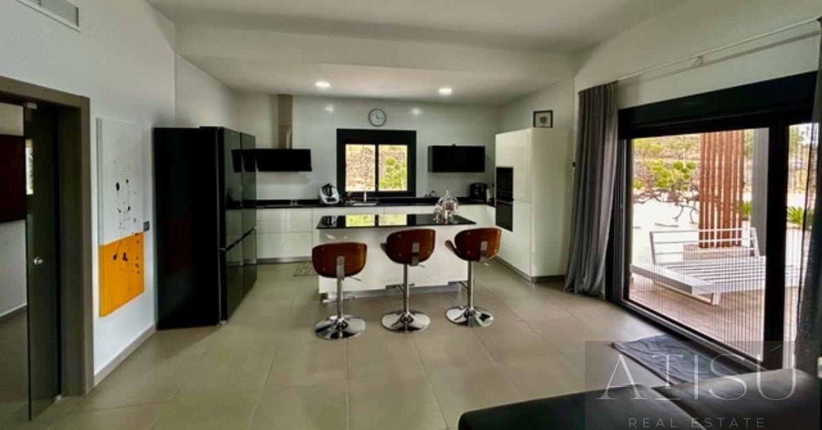 For sale of villa in Hondón de las nieves