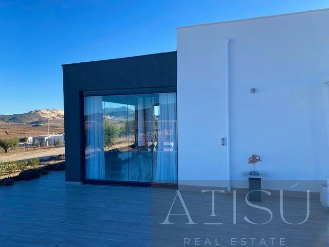 For sale of villa in Hondón de las nieves