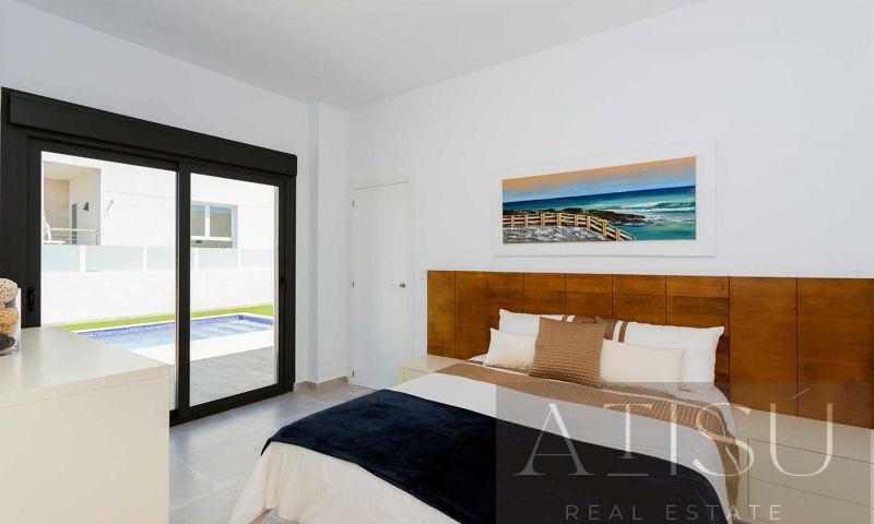 For sale of villa in Daya nueva
