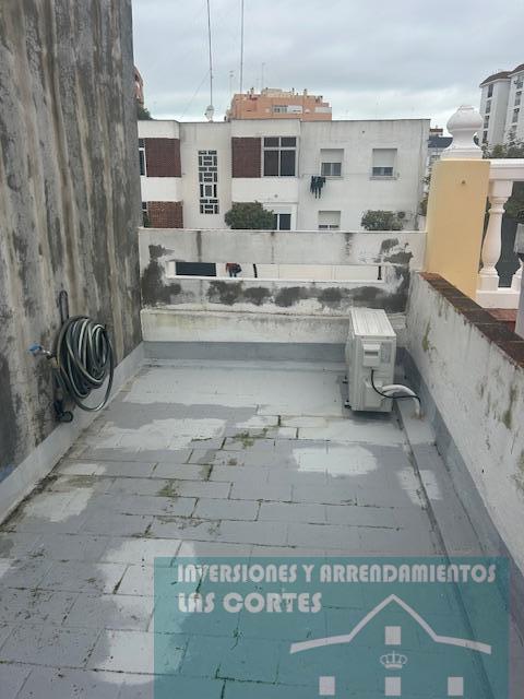 For sale of house in San Fernando