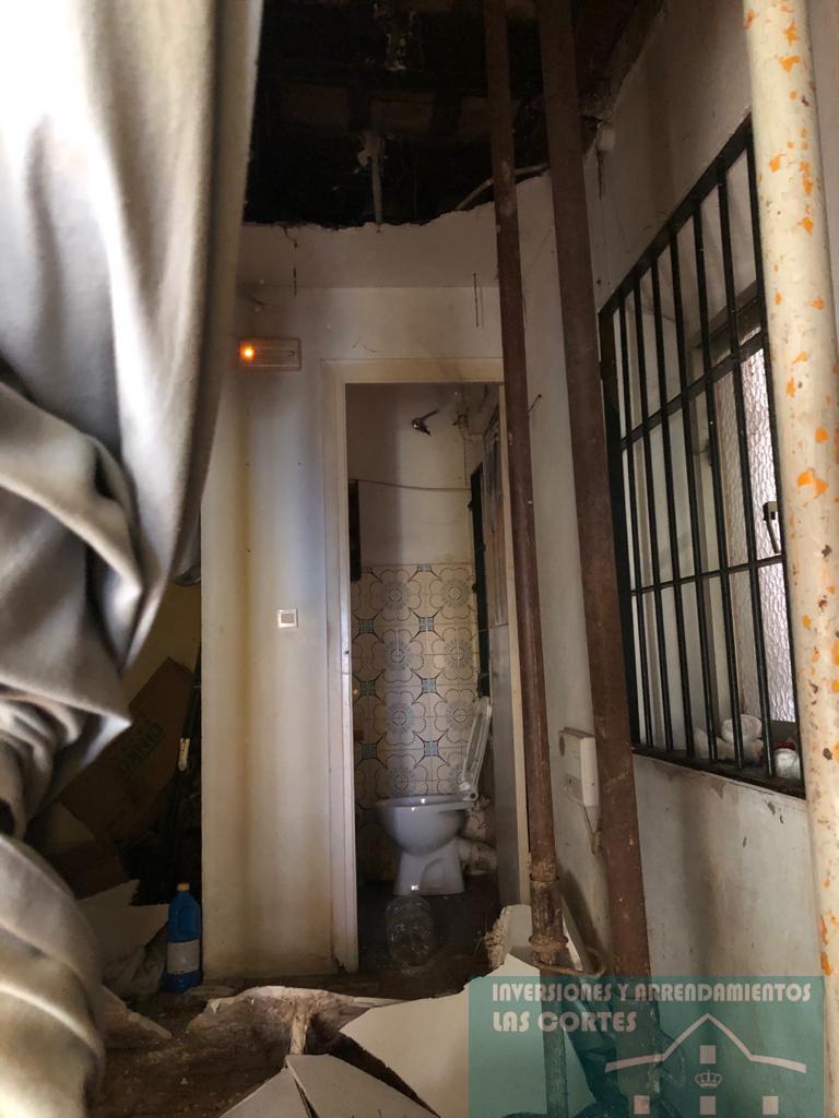 For sale of commercial in San Fernando
