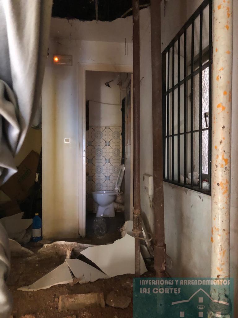 For sale of commercial in San Fernando