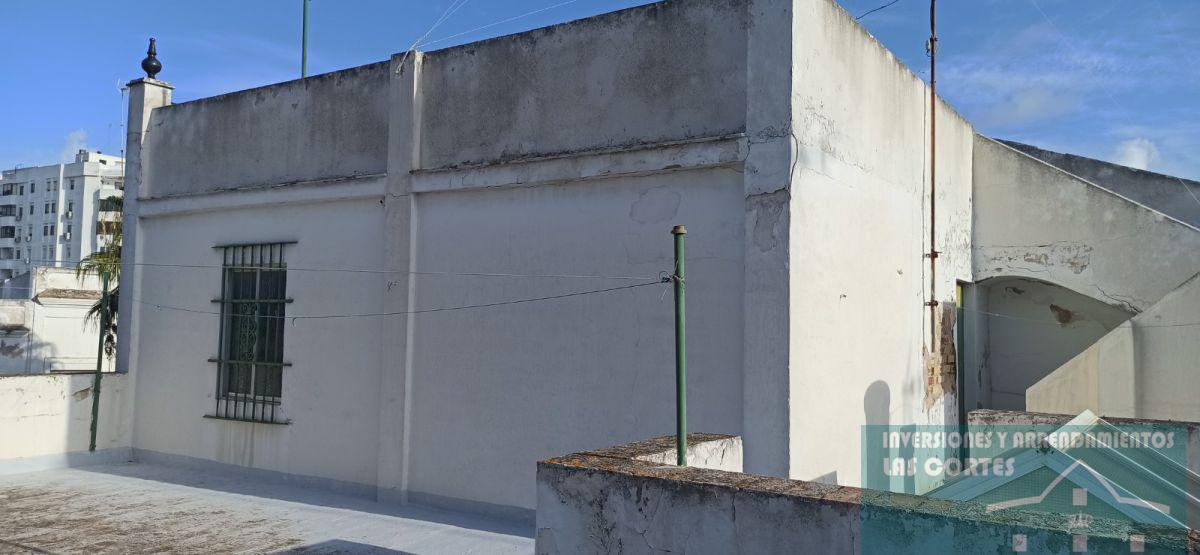 For sale of house in San Fernando