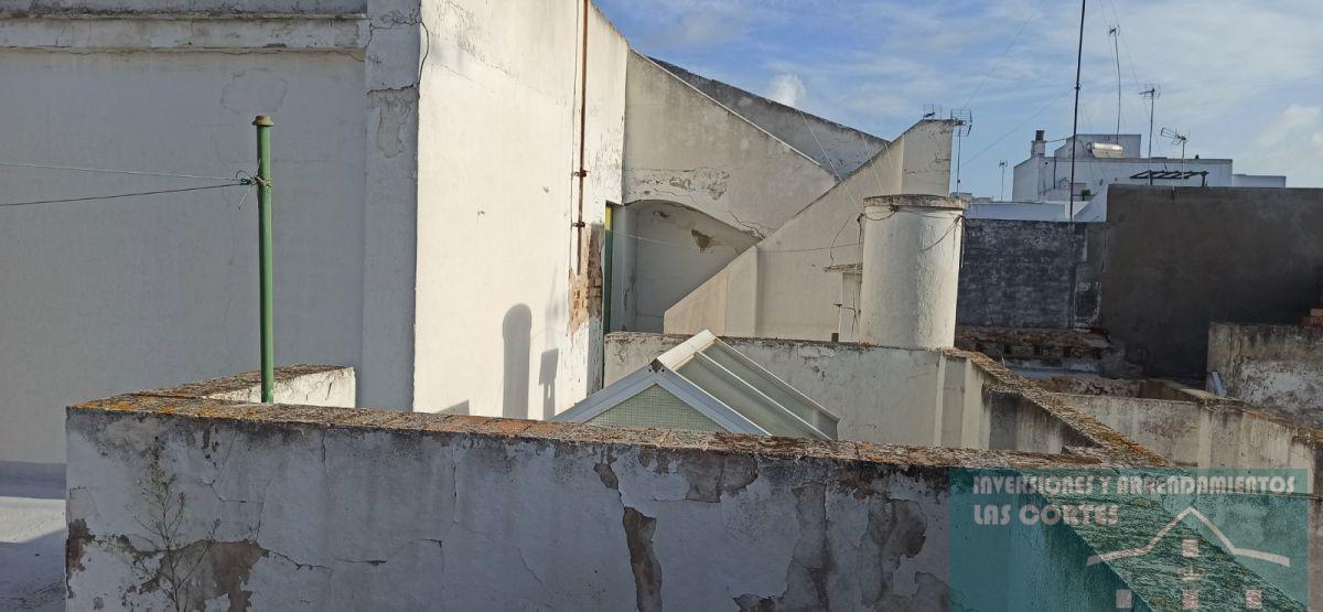 For sale of house in San Fernando
