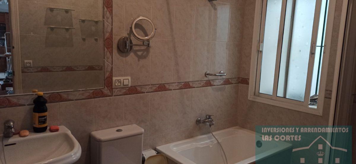 For sale of house in San Fernando