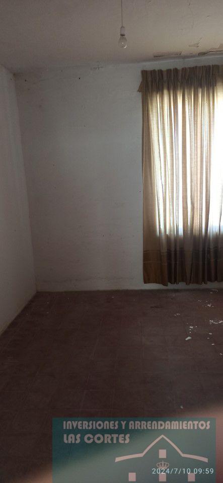 For sale of house in San Fernando
