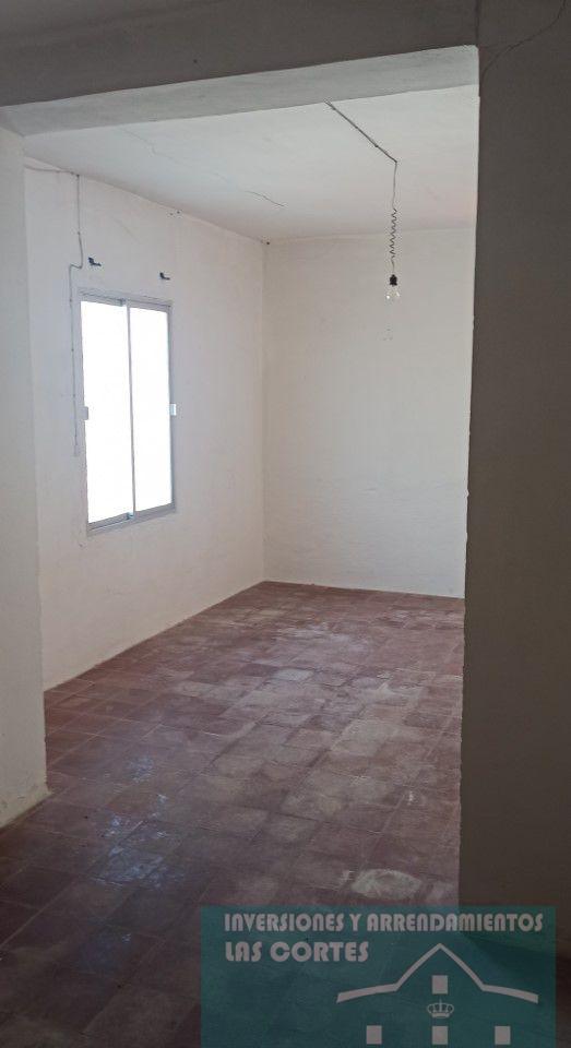 For sale of house in San Fernando