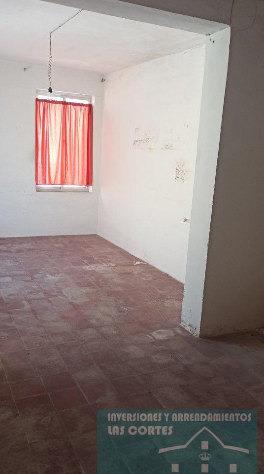 For sale of house in San Fernando