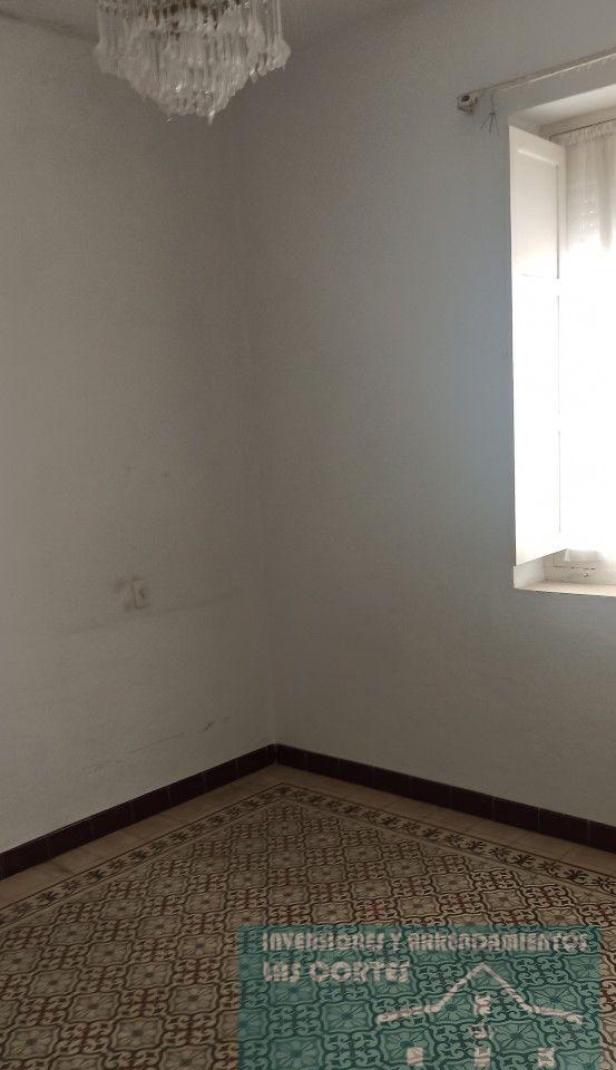 For sale of house in San Fernando