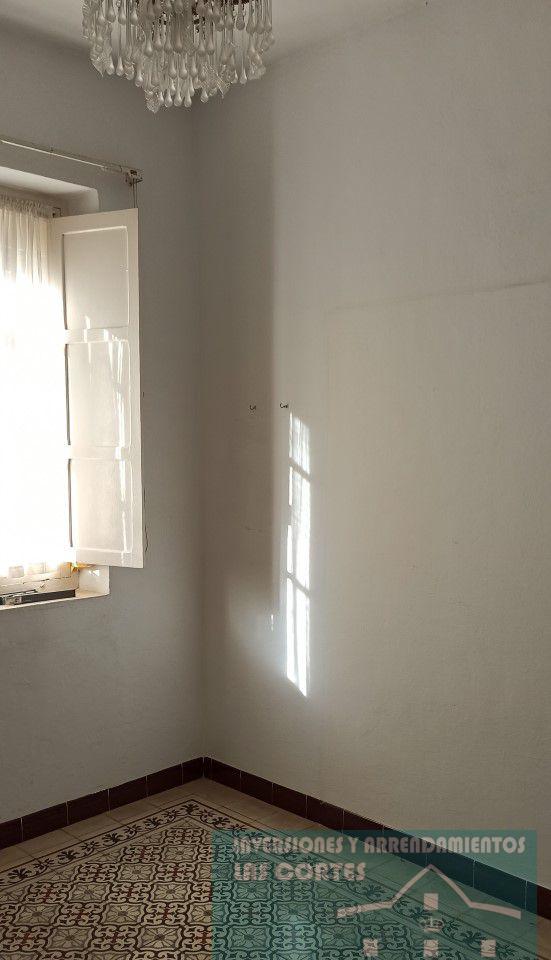 For sale of house in San Fernando