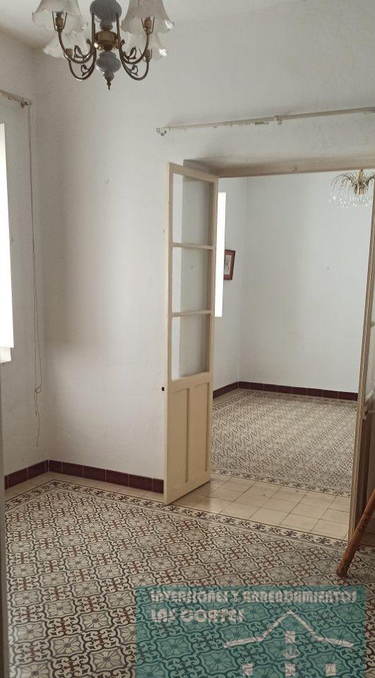 For sale of house in San Fernando