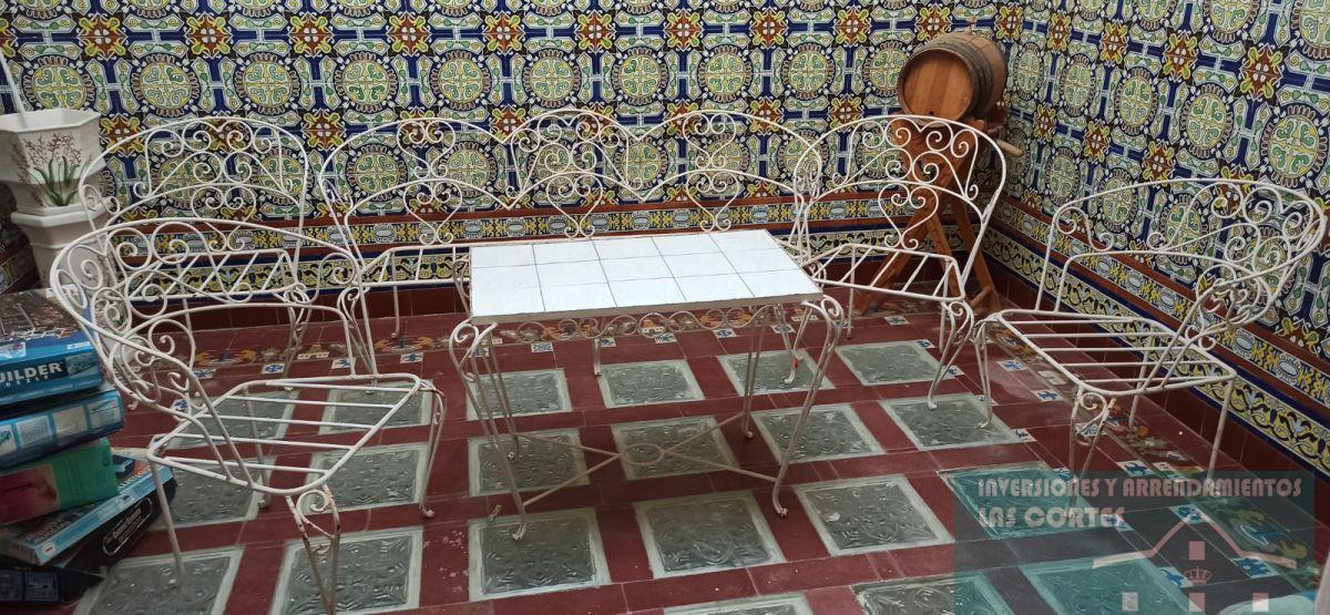 For sale of house in San Fernando