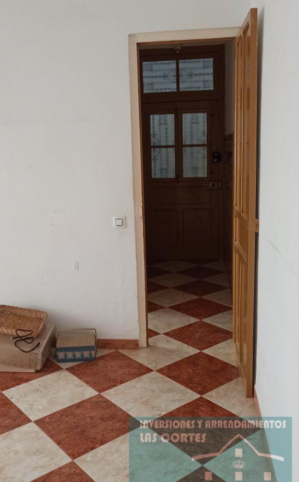 For sale of house in San Fernando