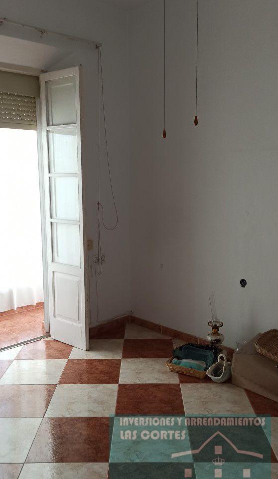 For sale of house in San Fernando