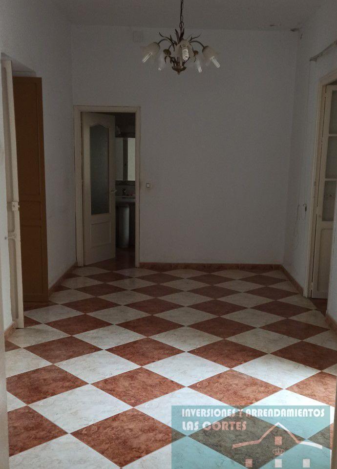 For sale of house in San Fernando