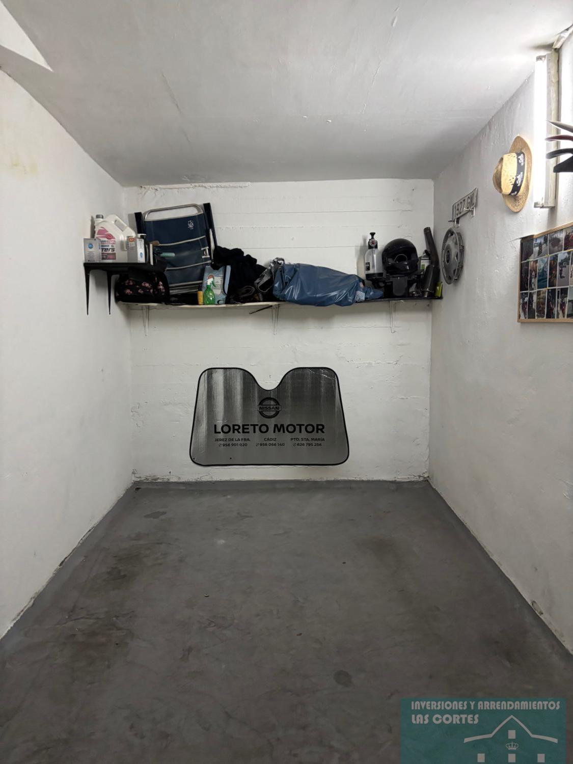 For sale of garage in San Fernando