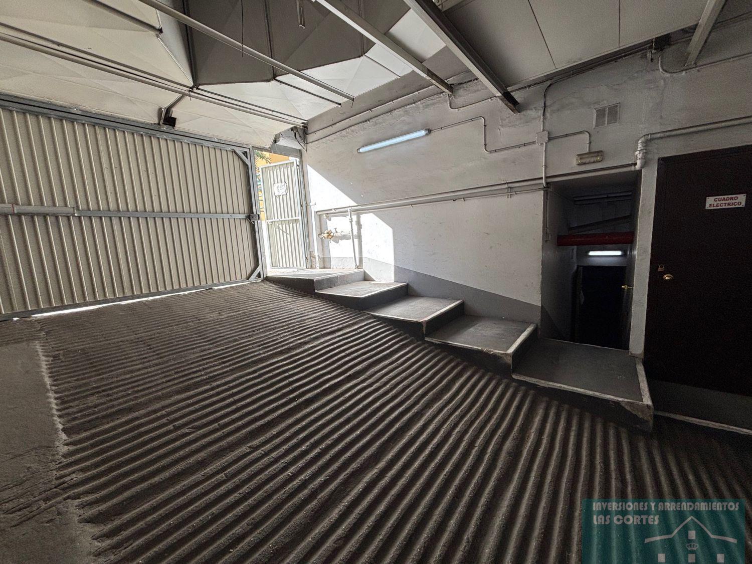For sale of garage in San Fernando