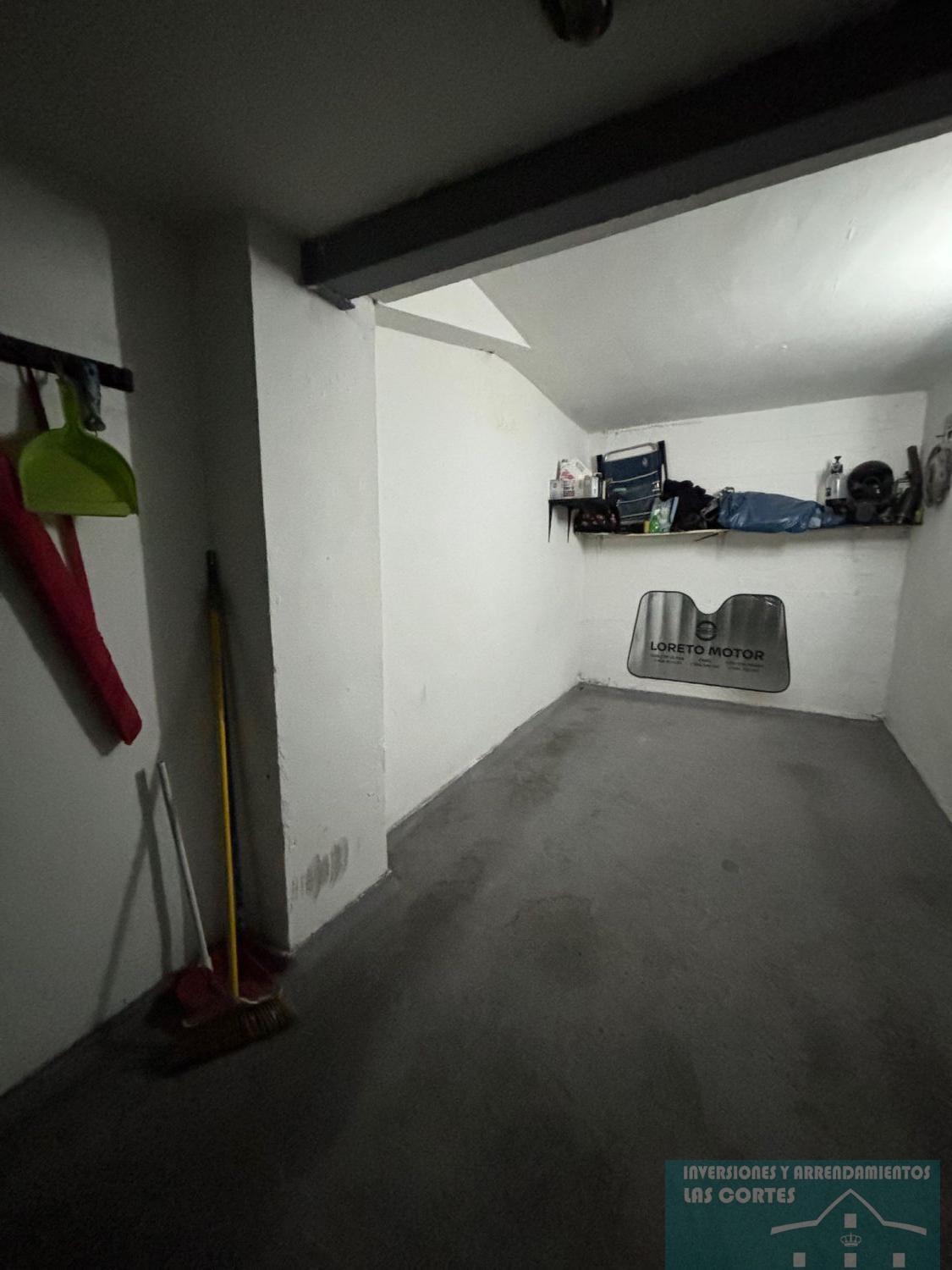 For sale of garage in San Fernando