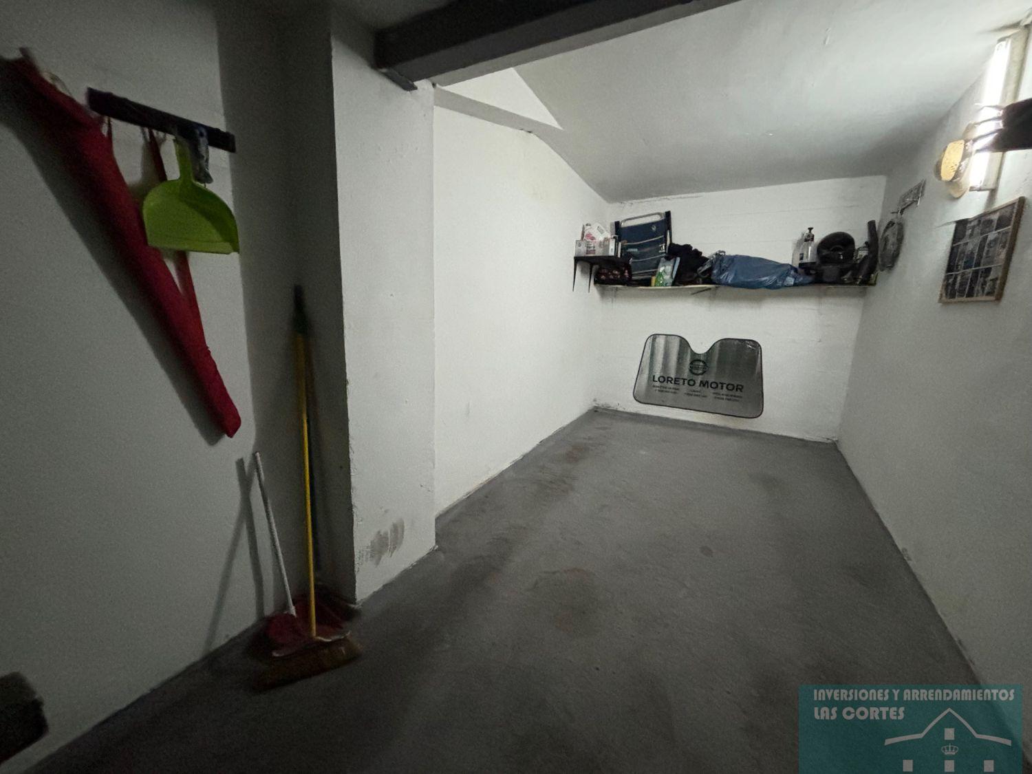 For sale of garage in San Fernando