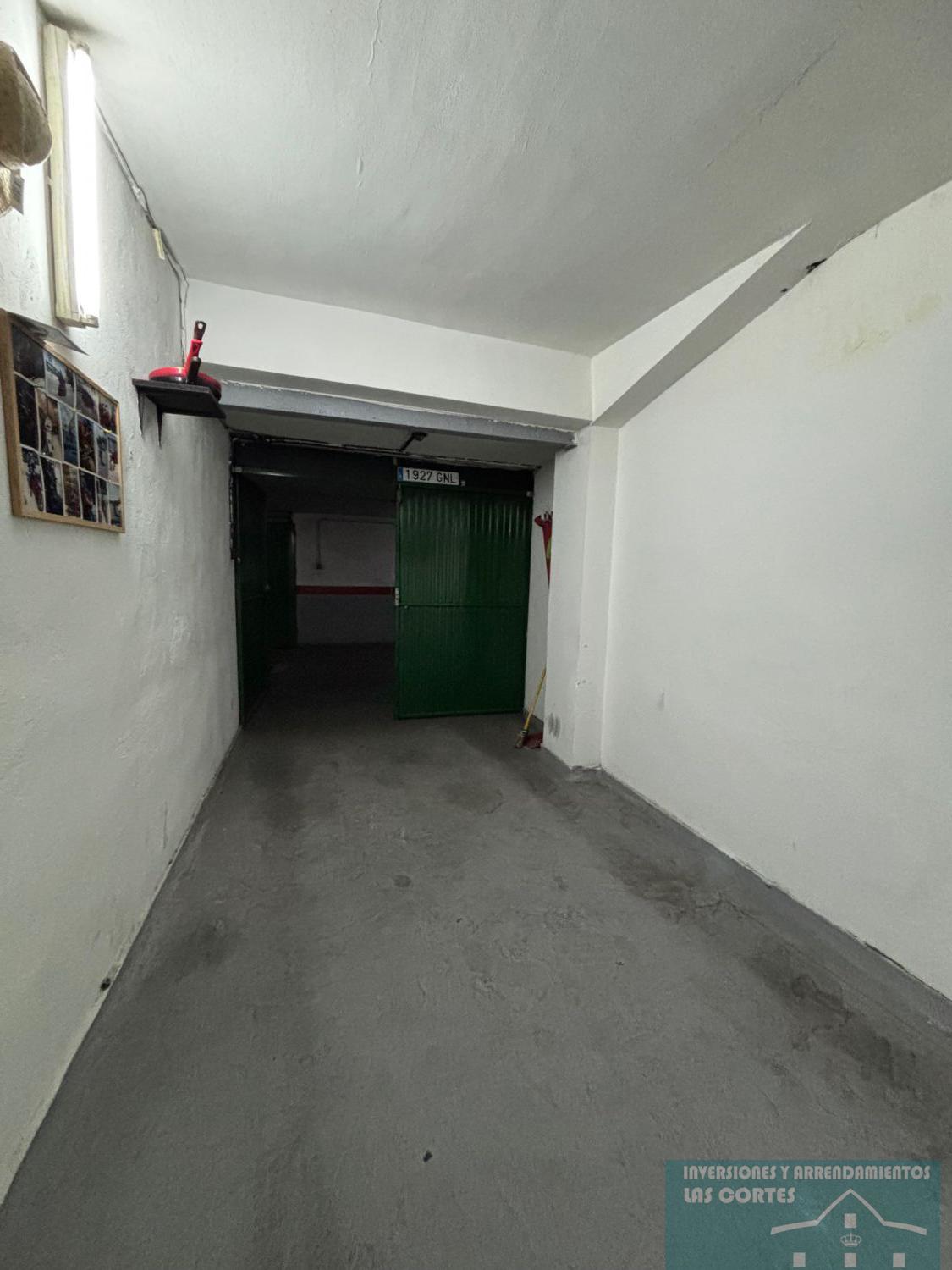 For sale of garage in San Fernando