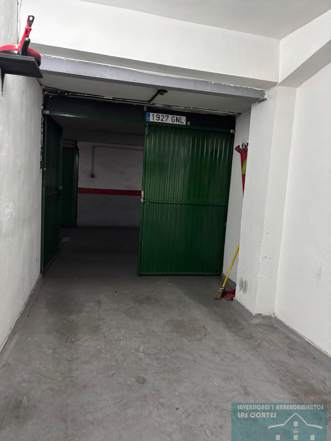 For sale of garage in San Fernando