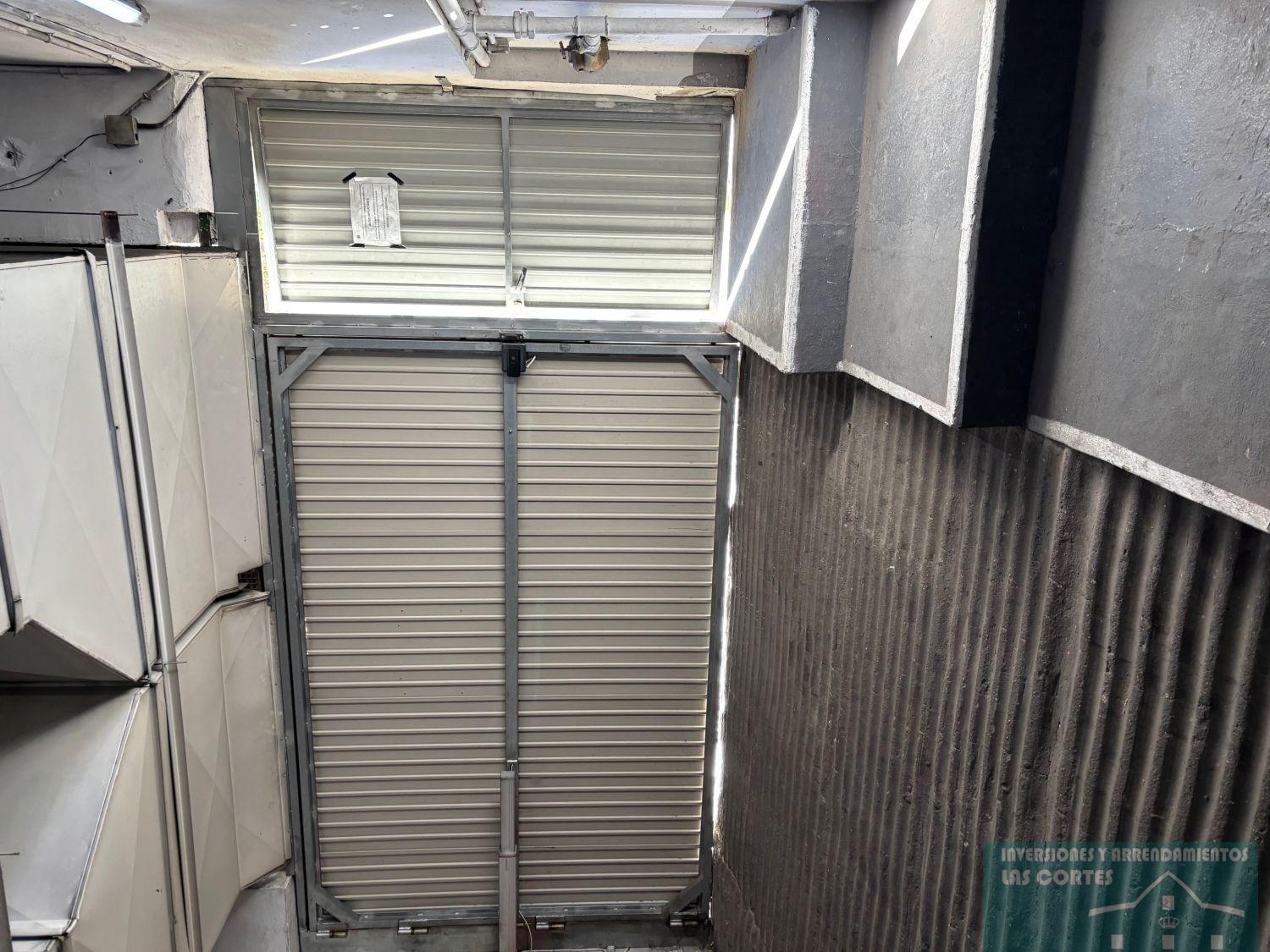 For sale of garage in San Fernando